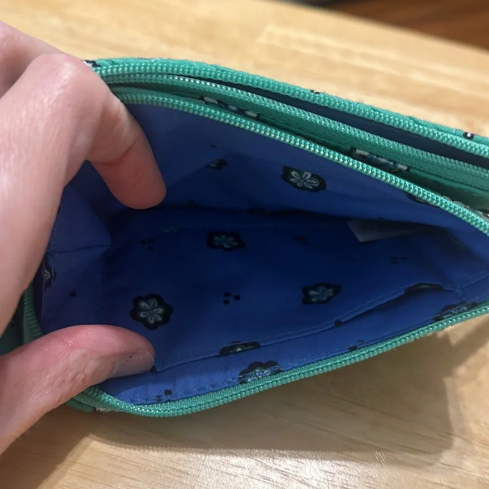Vera‎ Bradley small wristlet green